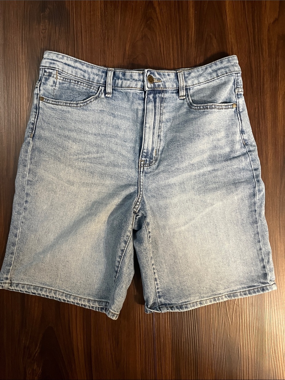 NWOT Wrangler Bermuda Light/Medium Wash Shorts